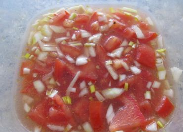 PIRASA-Pikantní rajčatový salát