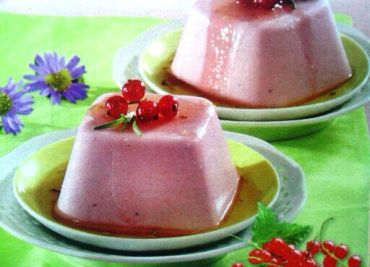 Rybízová panna cotta