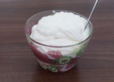 Čokoládovo vanilkový pudink s jahodami