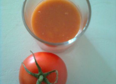 Studená polévka z rajčat.