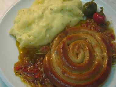 Pečená vinná klobása s chilli omáčkou