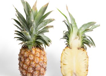 Ananas se zmrzlinou a smetanovou omáčkou