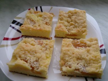 Tvarožník s meruňkami a drobenkou