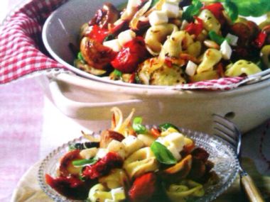 Salát s těstovinami tortellini