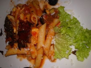 Teplý salát Penne e Tre Formaggi