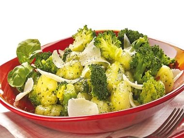 Gnocchi s pestem a brokolicí
