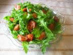 Letní salát z ruccoly a s rajčaty