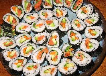 Sushi (losos a avokádo)