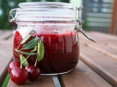 Třešňová marmeláda s kapkou brandy