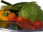 Zeleninový salát s paprikami, okurkou a sýrem