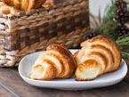 Croissanty plněné slaninou a chřestem