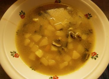 Bramborová polévka s houbami od sousedky