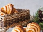 Croissant s nutellou a ořechy
