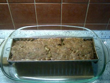 Chlebová sekaná s cuketou a houbami.