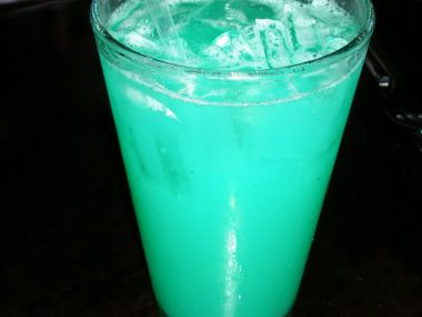 Bonbonkový alkoholický nápoj