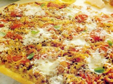 Pizza se slaninou a cibulí