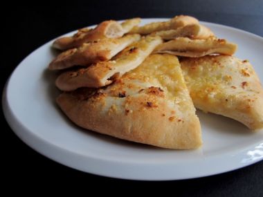 Pizza chleba s parmazánem