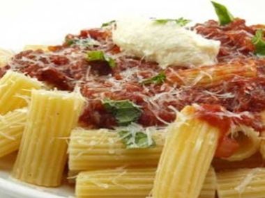 Rigatoni con salsa di pomodoro (trubky s rajskou)