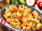 Italské gnocchi (ňoki) s pestem a rajčaty