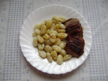 Kachní prsa v medověvinné marinádě