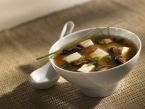 Polévka Miso s řasou Fueru Wakame a Tofu