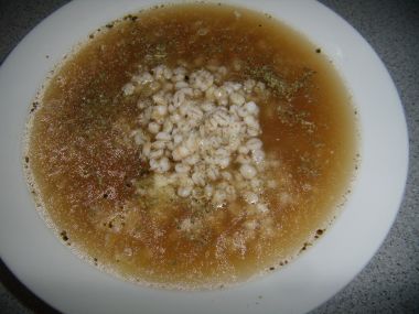 Uzená polévka s kroupami a zeleninou