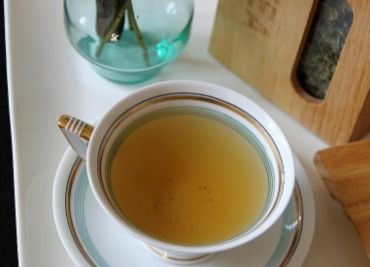 Čaj ze šalvěje a tymiánu proti bolení v krku