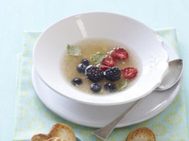 Fenyklová polévka s letním ovocem