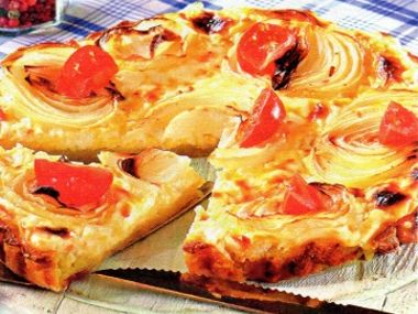 Cibulovo-sýrový vegekoláč