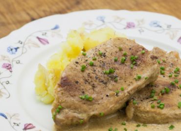 Vepřové kotlety s hořčicí a sýrem feta