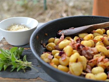 Gnocchi se slaninou a sušenými rajčaty