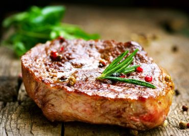 Hovězí steak s kůrčikoučkou z cibule