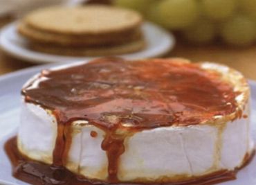 Sýr Brie s karamelem