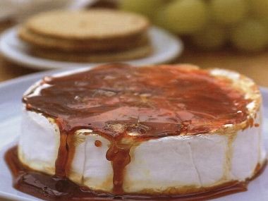 Sýr Brie s karamelem