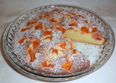 Meruňkový koláč s kokosem a mandlemi