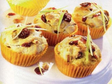 Sýrové muffiny s brusinkami a ořechy - bio