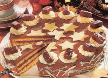 Vánoční vanilkový dort, zdobený bonbony