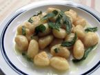 Gnocchi s medvědím česnekem a sýrem pecorino