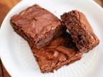 Hutné brownies s kousky čokolády