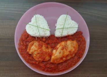 Kuře v rajčatové omáčce s bazalkou