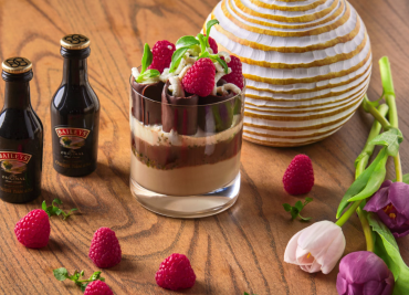 Krém z kávy, griliášové trubičky a čokoládové Baileys s mascarpone